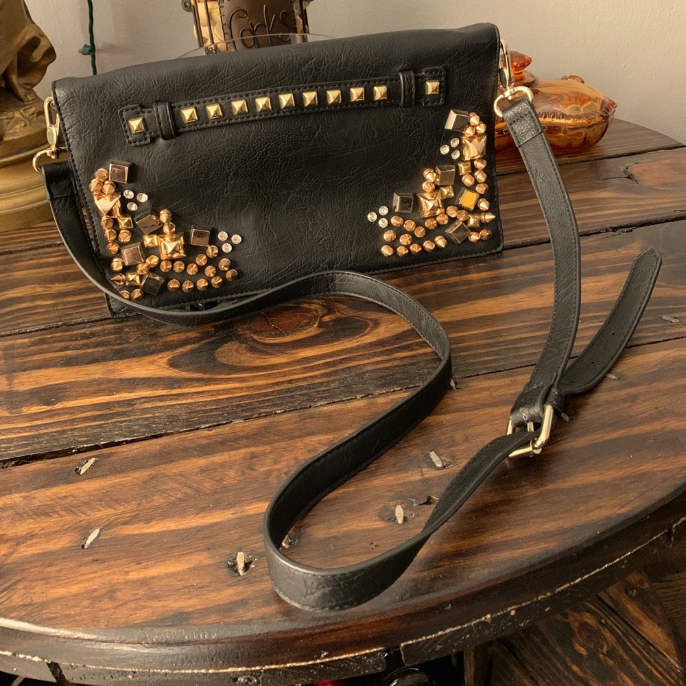 Guess envelope/crossbody faux-leather handbag!